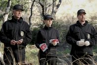 Navy CIS – (v.l.n.r.) Leroy Jethro Gibbs (Mark Harmon); Ellie Bishop (Emily Wickersham); Timothy McGee (Sean Murray)
