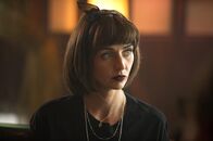 Silent Witness – Die Tätowiererin Bex (Lisa Dwyer Hogg) hilft der Polizei bei der Aufklärung eines Mordfalles.