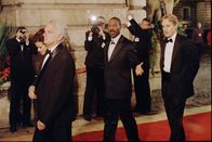 I Spy – v.r.) in die Villa des Erzschurken Gundars eingeladen. Schweren Herzens muss er den CIA-Agenten Alexander Scott (Owen Wilson, r.) undercover einschleusen ...