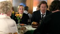 Braunschlag – Elfi Pfeisinger (Nina Proll) und Richard Pfeisinger (Nicholas Ofczarek).