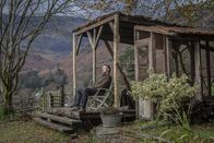 Safe House – Robert (Christopher Eccleston) will die Wahrheit über Susans Tod herausfinden.