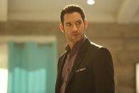 Lucifer – Nach einer Sitzung bei Linda, mischt sich Lucifer (Tom Ellis) plötzlich in Chloes Leben ein und will sie dazu bringen, dass sie sich endlich mal wieder amüsiert ...