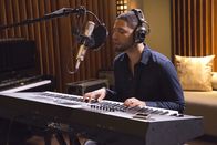 Empire – Cookie hilft Jamal (Jussie Smollett) ohne Wissen von Lucious und Hakeem im Lyon-Dynasty-Studio beim Ausarbeiten eines neuen Songs. Doch wird dies Folgen haben?