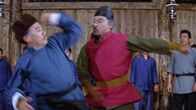 Eine Faust wie ein Hammer – Vorne, v.li.: Han Tui (Chi Ma), Chao Liu (Yeh Tien)