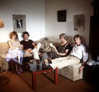 Kottan ermittelt – (v.li.) Birgit Machalissa (Sissy Kottan), Rudolf Knor (Gerhard Bösmüller), Bibiane Zeller (Ilse Kottan), Lukas Resetarits (Adolf Kottan).
