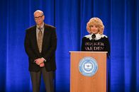 The Goldbergs – Principal Ball (Stephen Tobolowsky), Beverly Goldberg (Wendi McLendon-Covey)