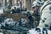Operation Omerta – Der irische Soldat Jonesy (Michael Yare) unterstützt Max bei dessen Rettungsaktion in Belarus.