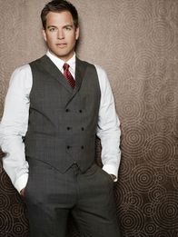 Navy CIS – (7. Staffel) - Tony (Michael Weatherly) ist ein ausgezeichneter NCIS Agent mit einem bezeichnenden Interesse am weiblichen Geschlecht. Sobald er eine Frau sieht, die ihm gefällt, was eigentlich ständig geschieht, baggert er sie an ...