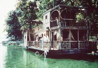Hausboot – Tom (Cary Grant) besichtigt mit seinem Kindern das noch ziemlich renovierungsbedürftige neue Zuhause.