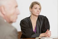 Danni Lowinski – Danni (Annette Frier) kämpft wie eine Löwin für ihren neuen Mandanten.