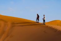 Bergwelten – v.li.: Matthias Haunholder und Matthias Mayr auf Dünen-Skitour im Erg Chebbi (größte Wanderdüne Marokkos)