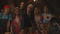 Willkommen bei den echten Louds – v.li.: Lana Loud (Mia Allan), Lola Loud (Ella Allan), Lynn Loud Sr. (Brian Stepanek), Lincoln Loud (Wolfgang Schaeffer), Rita Loud (Jolie Jenkins), Lily Loud (August Michael Peterson), Luan Loud (Catherine Ashmore Bradley), Lisa Loud (Lexi Janicek).