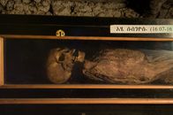 Mysteriöse Inseln – Die mumifizierten Überreste von Kaiser Fasilides, die im Kloster Daga Estifanos (St. Michael von Daga) auf der Insel Daga in Äthiopien aufbewahrt werden. (Alamy Stock Photo/Steve Davey Photography)