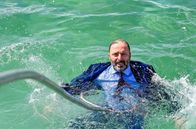 WaPo Bodensee – Politiker Götz Eberlein (Robert Schupp) wurde ins Wasser geschubst.