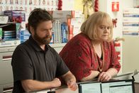 Baskets – Chip Baskets (Zach Galifianakis, l.); Christine Baskets (Louie Anderson, r.)