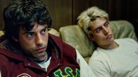 Die Zweiflers – Samuel (Aaron Altaras, li.) und sein Bruder Leon (Leo Altaras, re.) müssen Verantwortung übernehmen.; hr-fernsehen DIE ZWEIFLERS (1), Fernsehserie, Deutschlandf 2024 Uhr. Samuel (Aaron Altaras, li.) und sein Bruder Leon (Leo Altaras, re.) müssen Verantwortung übernehmen.