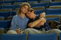 Greedy - Erben will gelernt sein – Danny (Michael J. Fox, r.) ist so versessen darauf, das Erbe seines Onkels Joe einzusacken, dass er dafür immer skrupelloser wird und sogar seine Beziehung zu der Schauspielerin Robin (Nancy Travis, l.) riskiert ...