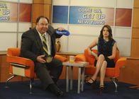 How I Met Your Mother – Ein ganz schwieriger Arbeitstag: Robin (Cobie Smulders, r.) und Walter (E. E. Bell, l.) ...