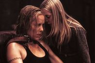 The Dark – Maria Bello (Adèlle), Sophie Stuckey (Sarah).