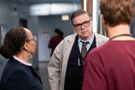 Chicago Med – Chicago Med Staffel 6 Folge 12 Sie besprechen einen schwierigen Fall: S. Epatha Merkerson Sharon Goodwin, Oliver Platt als Dr. Daniel Charles, Nick Gehlfuss als Dr. Will Halstead
