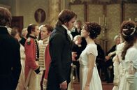 Stolz & Vorurteil – Trotz ihrer offenkundigen Abneigung können sich Elizabeth (Keira Knightley) und Mr. Darcy (Matthew Macfadyen) ihrer Faszination füreinander nicht entziehen.
