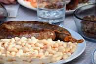 Zu Tisch ... – Gegrillte Botifara mit Bohnen - der Klassiker der Garrotxa