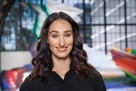 Kulturzeit – Moderatorin Vivian Perkovic (ZDF). "Kulturzeit" ist das werktägliche Kulturmagazin von 3sat. "Kulturzeit" mischt sich in kulturelle und gesellschaftspolitische Fragen ein. Das Magazin bietet Hintergrundinformationen, Porträts und Gespräche zu aktuellen und brisanten Fragen.
