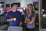 Navy CIS: L.A. – Müssen zusammenarbeiten, als ein und dieselbe Mordwaffe bei Zwischenfällen in Idaho und in L.A. verwendet wird: Callen (Chris O'Donnell, l.) und NCIS Special Agent Paris Summerskill (Kim Raver, r.) ...