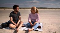 Spiekeroog ... mit Judith Rakers – "Revolverheld"-Frontmann Johannes Strate und Judith Rakers am Strand von Spiekeroog.