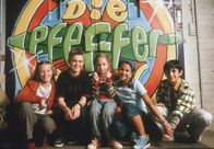 Die Pfefferkörner – v.l.: Natascha (Vijessna Ferkic), Fiete (Julian Paeth), Vivi (Aglaja Brix), Jana (Anna-Elena Herzog) und Cem (Ihsan Ay).