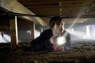 The Apparition - Dunkle Erscheinung – Auslöser ist ein parapsychologisches Experiment an einem College, das Ergebnis ein bitterböser Geist aus einer anderen Welt: Ben (Sebastian Stan) führt einen schier aussichtslosen Kampf ...