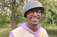 Yared kommt rum – Titelbild bzw. Yared Dibaba als Erntehelfer im ehemaligen Grenzdorf.
