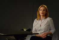 Under the Dome – Christine (Marg Helgenberger) versucht, Joe dazu zu bewegen, sein Leben zu leben ...