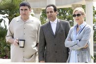 Monk – Man" -- Pictured (l-r) Alfred Molina as Peter Magneri, Tony Shalhoub as Adrian Monk, Traylor Howard as Natalie Teeger -- USA Network Photo: Jamie Trueblood
