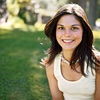 Blue Water High – Bec (Kate Bell) ist stinksauer: Ihr Bruder Joe wurde nicht an der Blue Water High Academy aufgenommen. Den Platz hat eine Deutsche bekommen: Anna aus Hamburg.