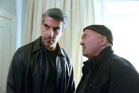 Der Samstagskrimi: Ein starkes Team – Tarek (Atheer Adel, l.) verläßt sich auf Otto (Florian Martens, r.), der seine Flucht inszeniert.