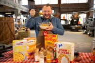 ZDFbesseresser: Sebastian Lege deckt auf – Sebastian Lege deckt die weltweiten Tricks der Lebensmittelindustrie auf: Kellogg's, Cola und Co. - Was steckt drin, was steckt dahinter und was verursachen die industriell hergestellten Lebensmittel weltweit?