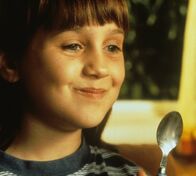 Matilda – Nicht nur ein ausgesprochen helles Köpfchen, sondern auch mit ganz viel Mut und Herz gesegnet: Matilda (Mara Wilson) ...