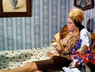 Privatleben – Die junge Jill (Brigitte Bardot) wird auf Schritt und Tritt von Journalisten verfolgt, für ein Privatleben bleibt da kein Freiraum mehr.