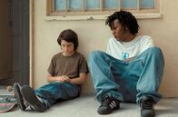 Mid90s – Stevie (Sunny Suljic, l) schüttet Ray (Na-kel Smith) sein Herz aus.