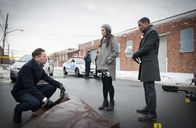 Elementary – Ihr neuer Fall wirft zahlreiche Fragen auf: (v.l.n.r) Holmes (Jonny Lee Miller), Watson (Lucy Liu) und Bell (Jon Michael Hill) ...