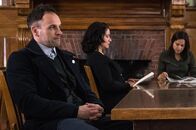 Elementary – Sein neuer Fall wirft zahlreiche Fragen auf: Holmes (Jonny Lee Miller) ...