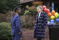 Legacies – Kaleb Hawkins (Chris Lee, l.); Lizzie Saltzman (Jenny Boyd, r.)
