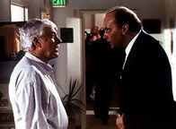 Diagnose: Mord – Dr. Mark Sloan (Dick Van Dyke, l.) unterhält sich mit dem Leichenbeschauer Dr. Alvin Blank (Kurt Fuller, r.) über eine grausame Serie von Ritualmorden an Frauen. Kommt er mit dessen Hilfe auf die Spur des eiskalten Killers?