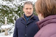 Sturm der Liebe – Christoph (Dieter Bach, l.) rät Theo (Lukas Leibe, r.), das offene Gespräch mit seinem Vater zu suchen.