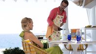 The Mallorca Files – Max (Julian Looman) und Miranda (Elen Rhys) müssen undercover als verliebtes Paar in einer zum Verkauf stehenden Luxusvilla übernachten. Doch wird ihre Tarnung halten?