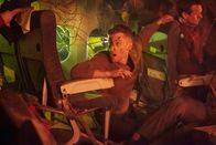 Mayday - Alarm im Cockpit – Nigel Baldwin (gespielt von Tyler McMaster) reagiert auf Hilferufe inmitten des Wracks von British Midland Flight 92.
