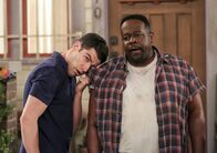 The Neighborhood – Dave Johnson (Max Greenfield, l.); Calvin Butler (Cedric the Entertainer, r.)