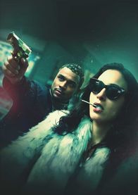 Bonnie & Clyde – Esra (Dilan Yurdakul) und Greg (Yannick Jozefzoon) werdem als das Verbrecherpärchen "Bonnie und Clyde" im ganzen Land gesucht.
