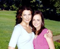 Gilmore Girls – L-R: Lorelai Gilmore (Lauren Graham), Lorelai 'Rory' Leigh Gilmore (Alexis Bledel).